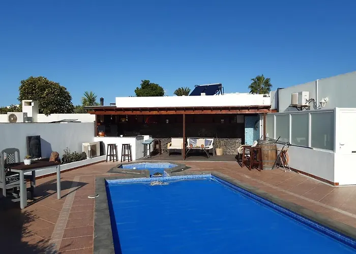Villa Extremely Private Villa, Heated Pool & Jacuzzi, Pool Wet Bar, Great Views.